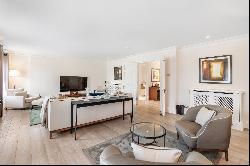 Serviced apartment with Hyde Park views