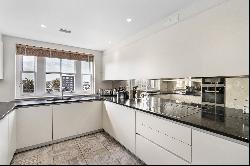 Serviced apartment with Hyde Park views