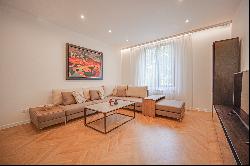 An excellent four-room apartment in an ideal Center, meters from Slaveykov Squar