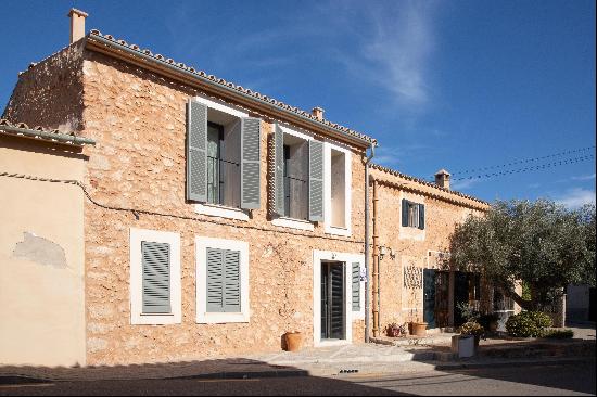 Charming Terraced House Portol