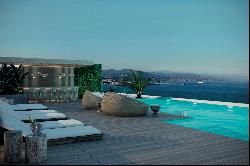 Penthouse with private pool on terrace on the beachfront