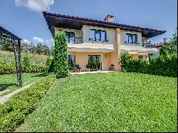 House in a gated complex next to the Anglo-American School for rent