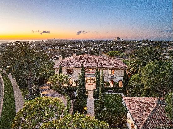 11 Premiere Point, Newport Beach, CA 92657