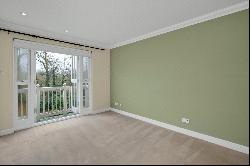 The Riverside, Graburn Way, East Molesey, Surrey, KT8 9BF