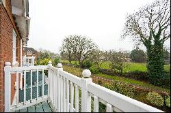 The Riverside, Graburn Way, East Molesey, Surrey, KT8 9BF