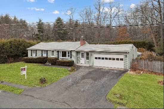 11 Oakwood Street, Enfield CT 06082