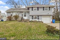 23 Spruce Road, Burlington NJ 08016