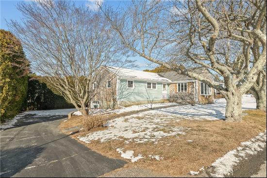 12 Pocahontas Drive, Middletown RI 02842