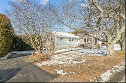 12 Pocahontas Drive, Middletown RI 02842