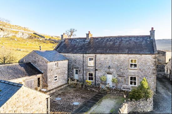 Twisleton Hall, Ingleton, Carnforth, LA6 3JH