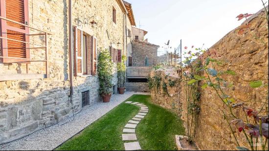 Medieval Downtown Residence with garden and views, Cortona - Tuscany