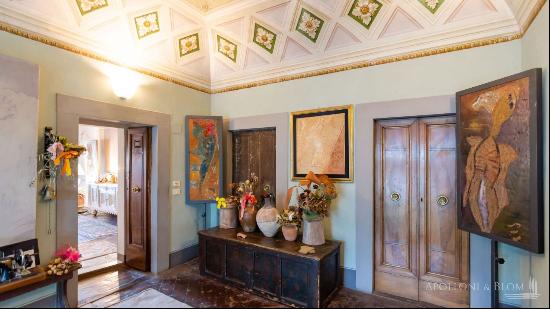 The Torretta House with open views and frescoes, Cortona - Tuscany