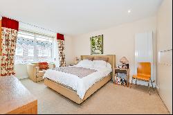 Beautiful five bedroom home close to Hyde Park