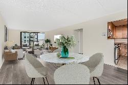 	Location! This spacious and bright 1-bedroom condominium apartment boasts stunn