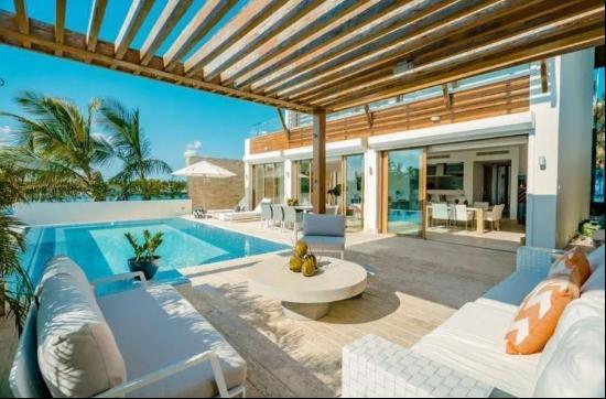 Magnificent Villa for sale with Ocean & Golf Course Views