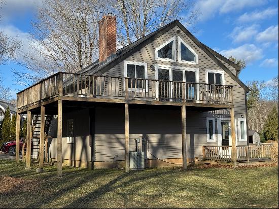 Charming Carriage House on Peaceful Setting