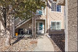 Beautifully updated 2 bed / 2 bath condo in Highlands Ranch