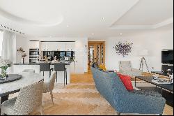 Beautifully presented three-bedroom apartment in excellent Westminster location