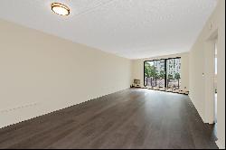 Bright 1 Bedroom 1 Bathroon Condo for Sale!! Freshly Painted with Brand New Floo