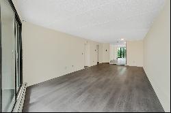 Bright 1 Bedroom 1 Bathroon Condo for Sale!! Freshly Painted with Brand New Floo