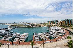 Contemporary Apartment Overlooking Bulgari Marina