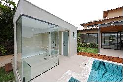 Contemporary house in a gated community with lake view and full amenities