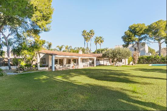 Magnificent house in one of the best plots in Terramar, Sitges.