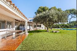 Magnificent house in one of the best plots in Terramar, Sitges.