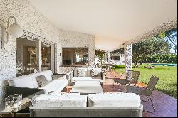 Magnificent house in one of the best plots in Terramar, Sitges.