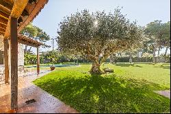 Magnificent house in one of the best plots in Terramar, Sitges.