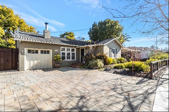 Inviting Home Located In The Highly Desirable Central Park Neighborhood