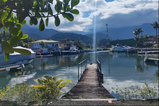 Spacious and airy house with private pier in Porto Frade, Angra dos Reis