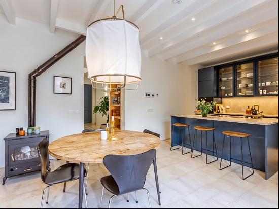 Stylish semi-detached house with a courtyard and a rooftop terrace for rent