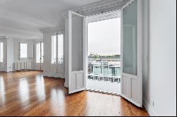 Classic 200 m² penthouse rental located on Velázquez Street with 3 bedrooms.