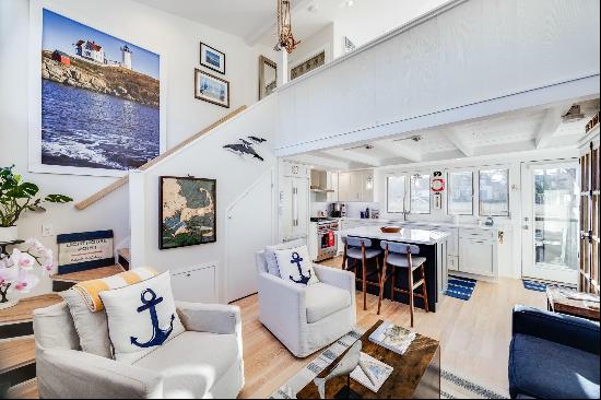 Exquisite Renovated Townhouse in the Heart of Provincetown