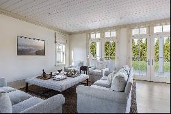 Sagaponack South Renovated Colonial-Era Home