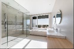 For rent new penthouse of 350 m² located in the best urbanization of Pozuelo.