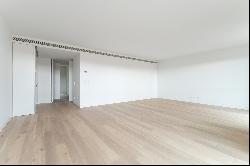 Flat, 4 bedrooms, for Sale