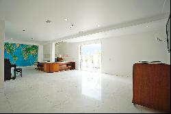 Penthouse with ocean and Christ the Redeemer views, spacious and sophisticated