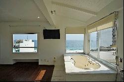 Penthouse with ocean and Christ the Redeemer views, spacious and sophisticated