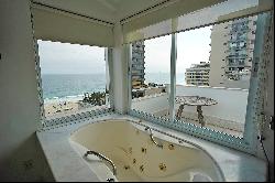 Penthouse with ocean and Christ the Redeemer views, spacious and sophisticated