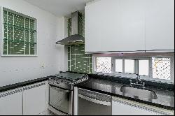 Spacious and airy apartment just steps from Ipanema Beach