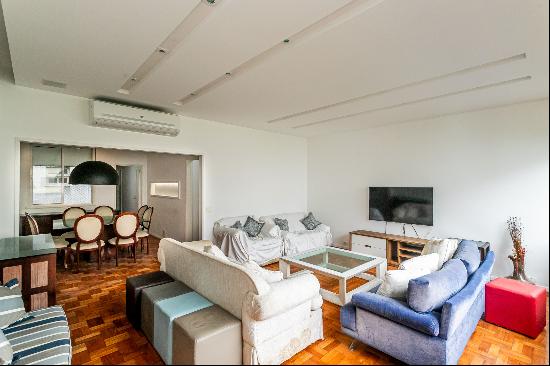 Spacious and airy apartment just steps from Ipanema Beach