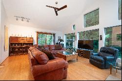 Ideal Deep Cove Location