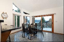 Ideal Deep Cove Location