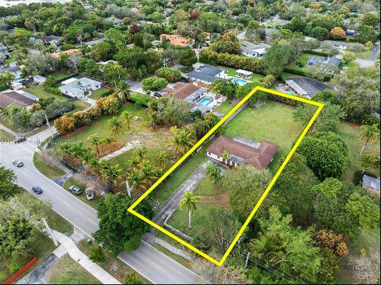 8251 SW 136th St, Pinecrest FL 33156