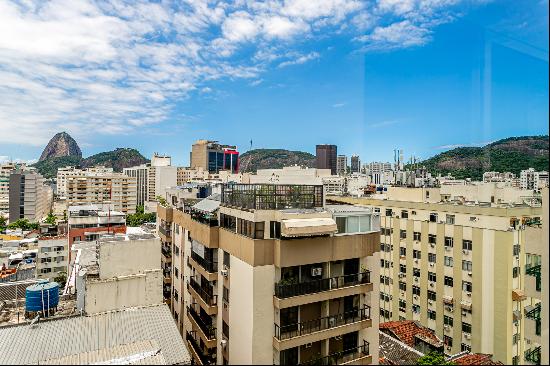 High-floor apartment with views of Pão de Açúcar and full amenities