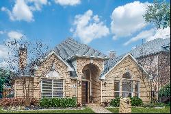 Wonderful Zero-Lot Line Residence in North Dallas