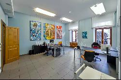 Lugano: elegant office for sale in the heart of Lugano, featuring a partial lake view