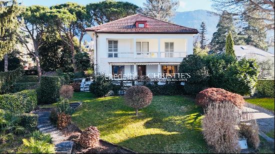 MAGNIFICENT VILLA WITH PARK IN OBERMAIS